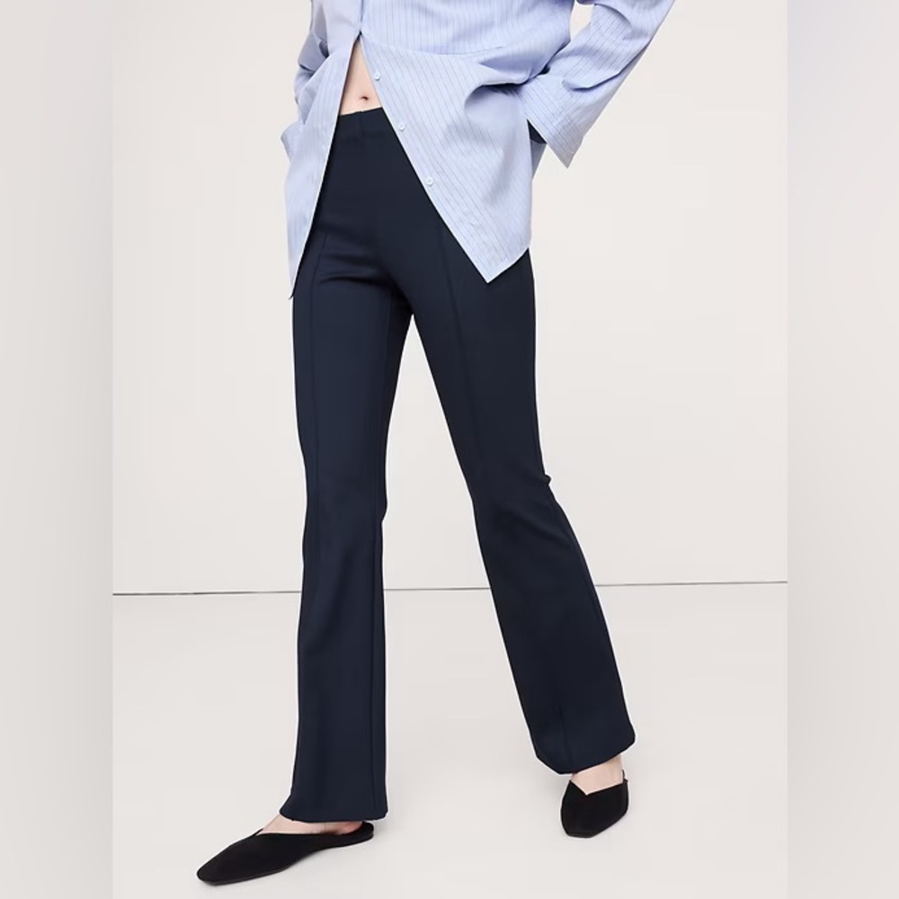 Banana Republic Navy Blue Flare Everywhere Ponte Pull-On Pant / Size 2